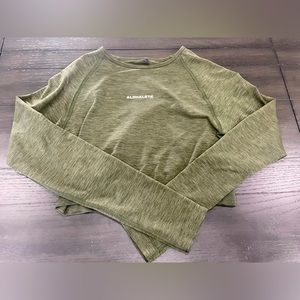 Alphalete Amplify Long Sleeve Crop Aspen green color